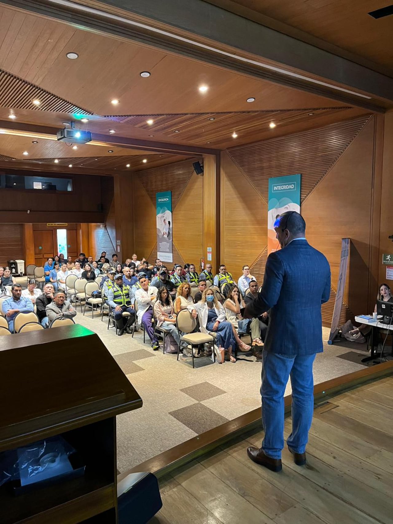 Durante un evento académico sobre atención de emergencias, la Clínica Imbanaco exaltó la labor del grupo GRIS en apoyo a procedimientos de trasplante.