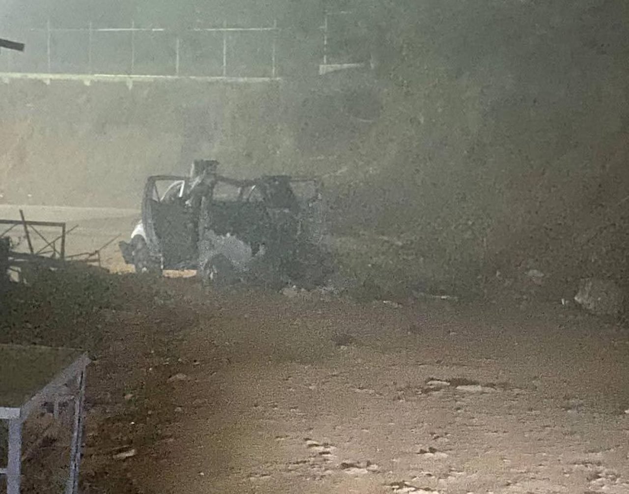 El hecho ocurrió en inmediaciones de un centro educativo y de varias viviendas ubicadas cerca de la unidad militar y policial, lo que generó momentos de alarma y tensión en la comunidad.