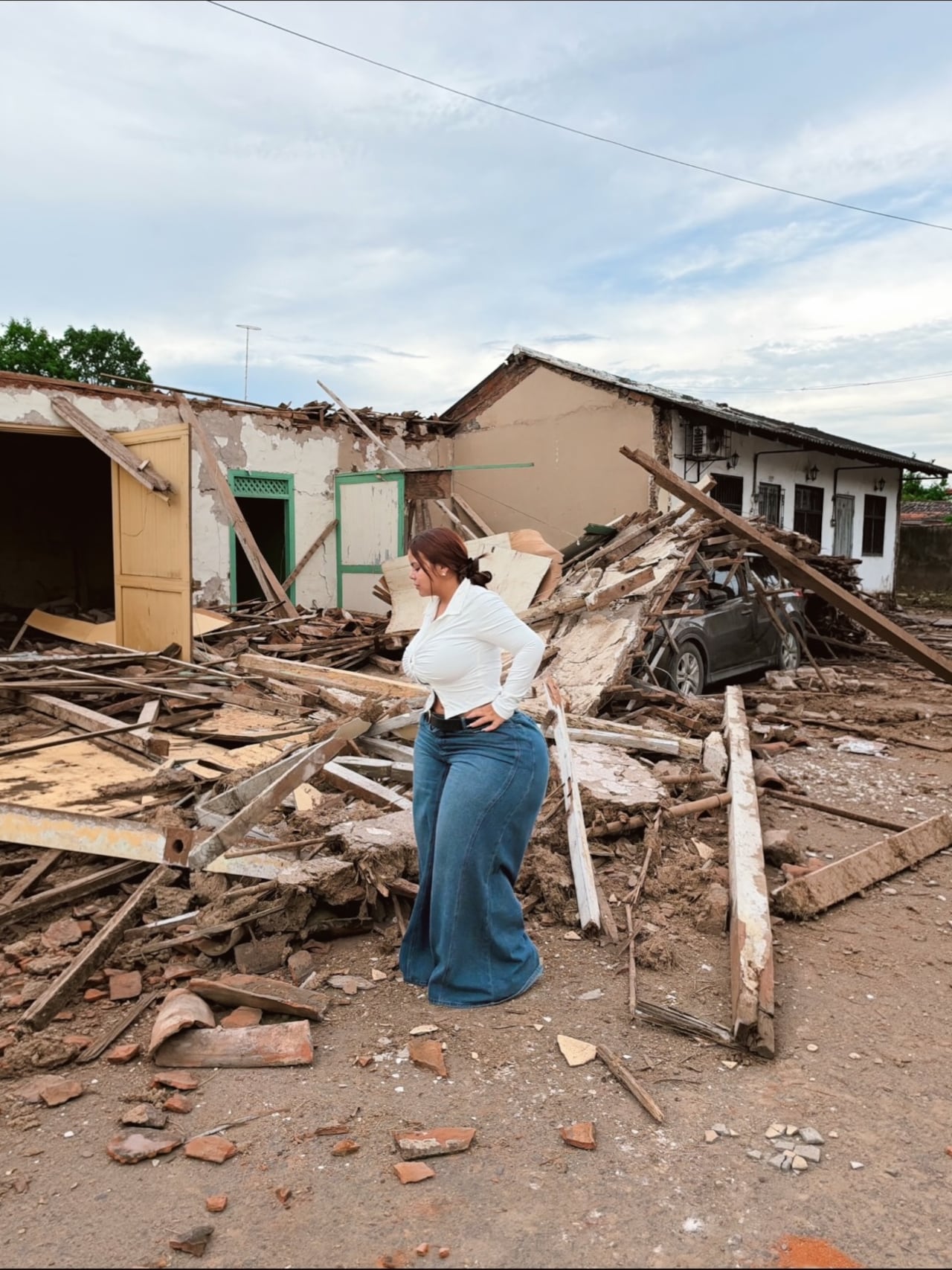 La influenciadora defendió las imágenes compartidas en Instagram y aseguró que su intención era visibilizar las afectaciones que dejó el terremoto en su país y motivar a más personas a brindar ayuda.