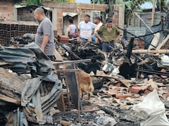Cenizas quedaron del voraz incendio que consumió varias casas en el barrio El Pondaje de Cali. Foto Jorge Orozco