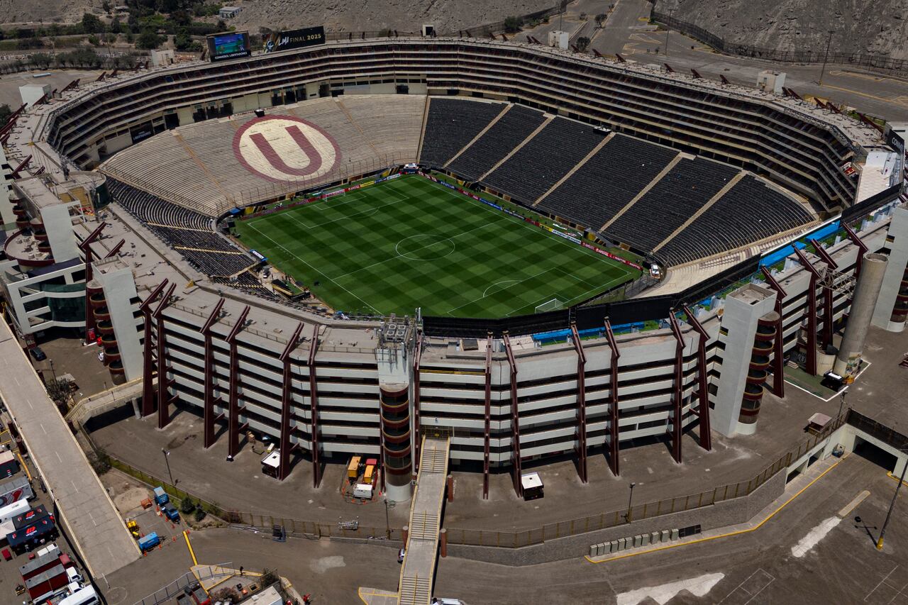 Vista aérea del Estadio Monumental antes de la final de la Copa Conmebol Libertadores 2025 entre Palmeiras y Flamengo en Lima, tomada el 28 de noviembre de 2025. (Foto de Ernesto BENAVIDES / AFP)