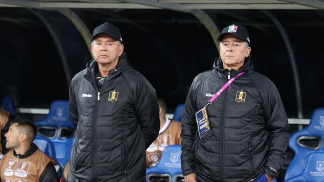 'El Arriero' Herrera (izq.) y Pedro Sarmiento (der.) cuando los dos integraban el Cuerpo Técnico del Once Caldas de Manizales (2023).