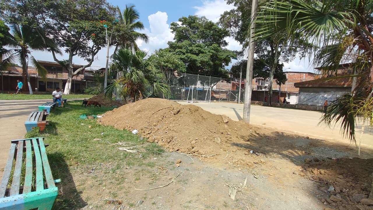 La comunidad señala que niños, adultos mayores y estudiantes de dos colegios cercanos esperan la apertura del espacio deportivo.