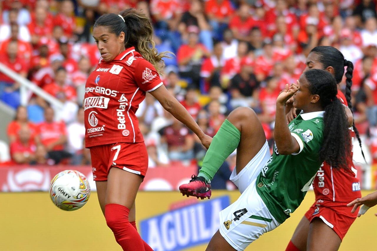 Imagen del juego entre América y Deportivo Cali, por la fecha 13 de la Liga Femenina. Foto: Raúl Palacios - Jorge Orozco / El País