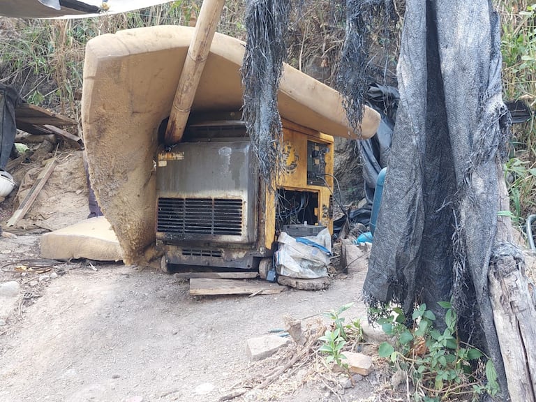 La minería ilegal genera un grave impacto ambiental sobre los ecosistemas y cuerpos hídricos. En este caso, la explotación minera ilícita afectaba directamente a varias quebradas de este municipio nariñense.