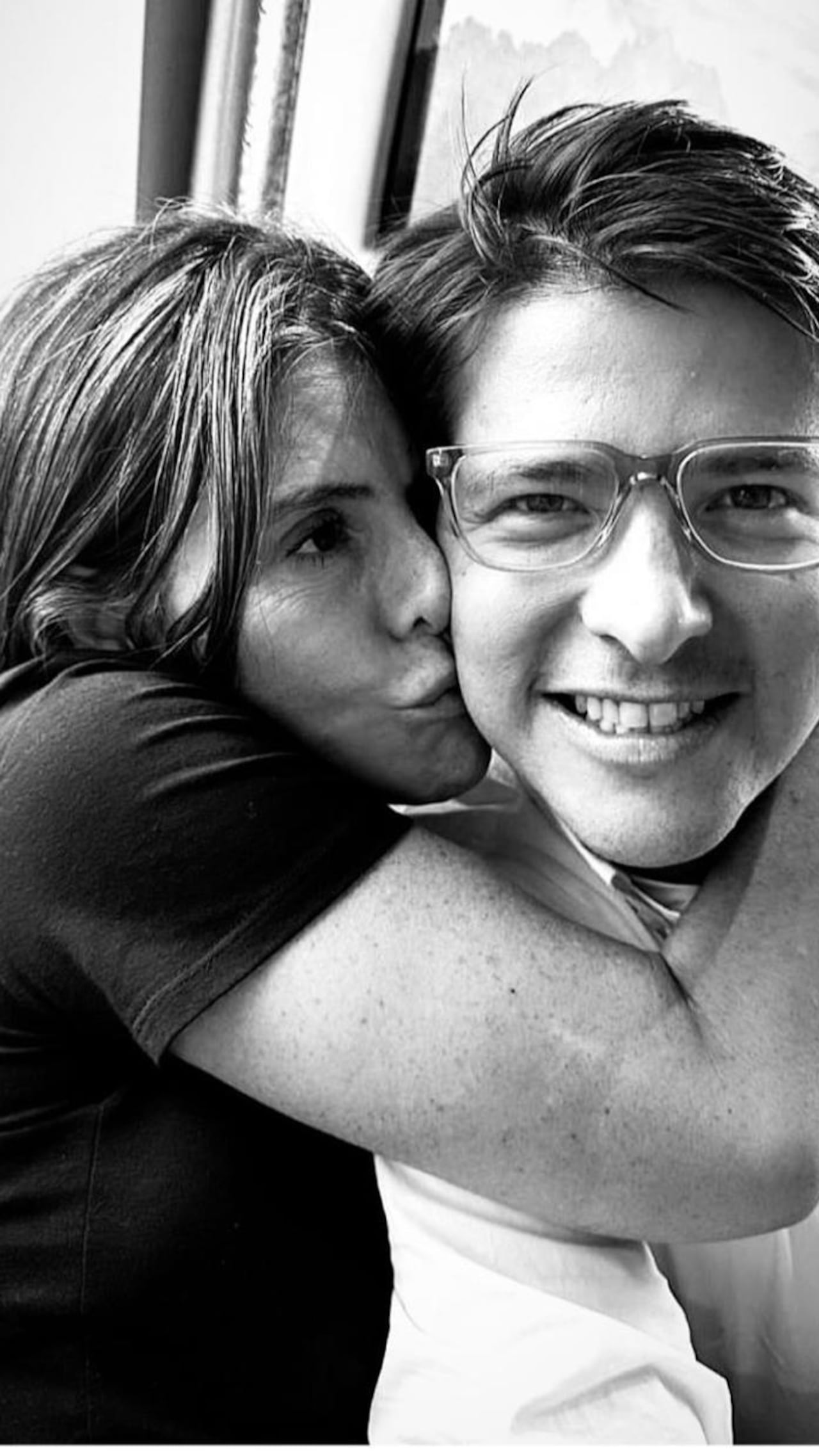Carolina, catorce años mayor que su hermano Miguel.