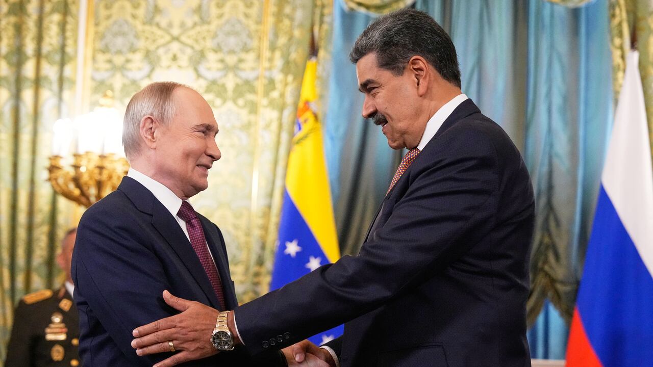 Maduro se reúne con Putin y anticipa "impulso nuevo" en relaciones con Rusia