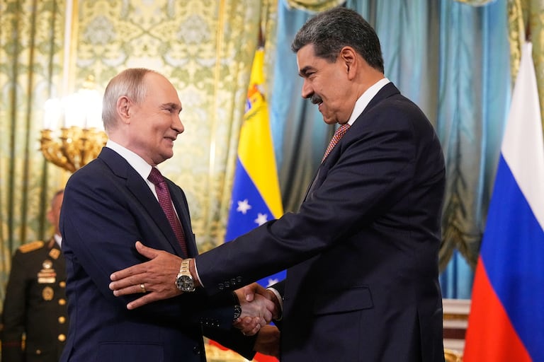 Maduro se reúne con Putin y anticipa "impulso nuevo" en relaciones con Rusia