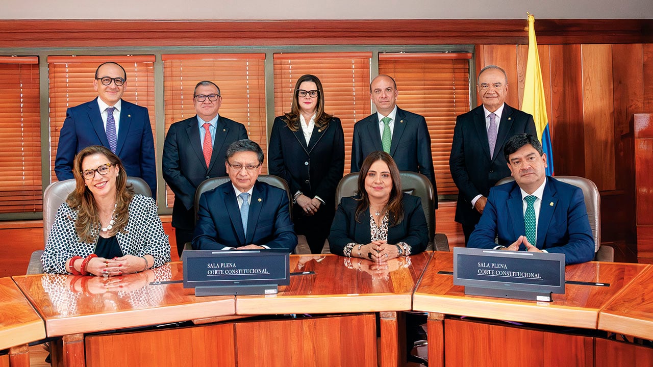 El conjuez Pablo Márquez (izq.) y el magistrado Miguel Polo Rosero (cen.). La Corte Constitucional tendrá que dictar la última palabra sobre la reforma pensional, iniciativa bandera del Gobierno del presidente Gustavo Petro.