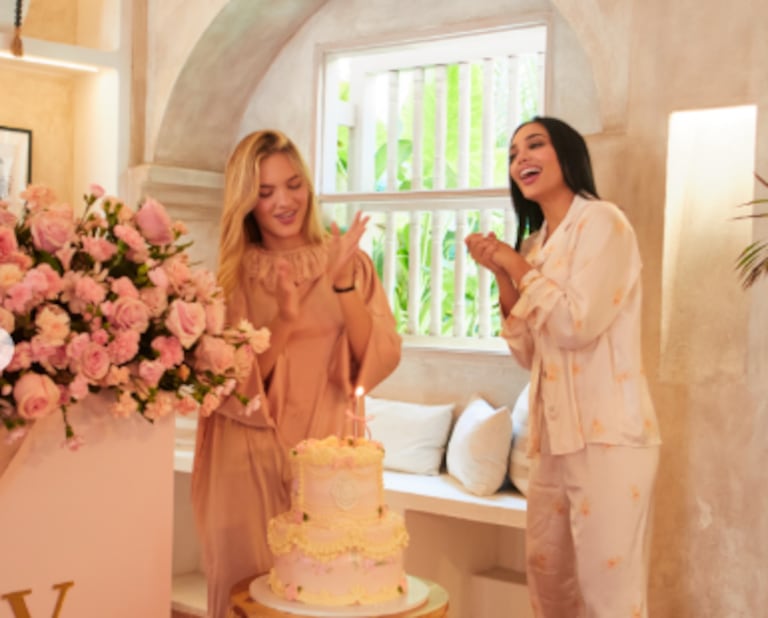 Andrea Valdiri y su hija.