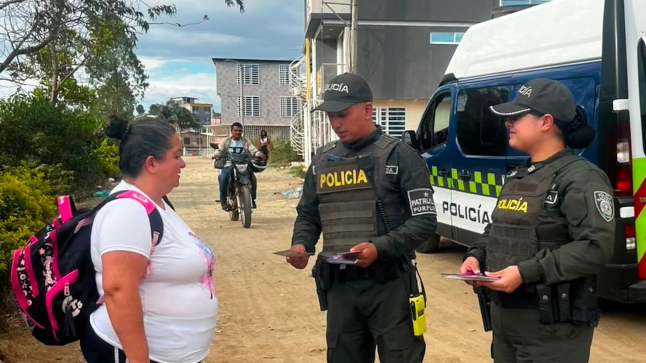Durante la actividad, estudiantes y familias conocieron el "Violentómetro", una herramienta clave para identificar comportamientos de riesgo y evitar la normalización de la violencia en el entorno social y educativo.
