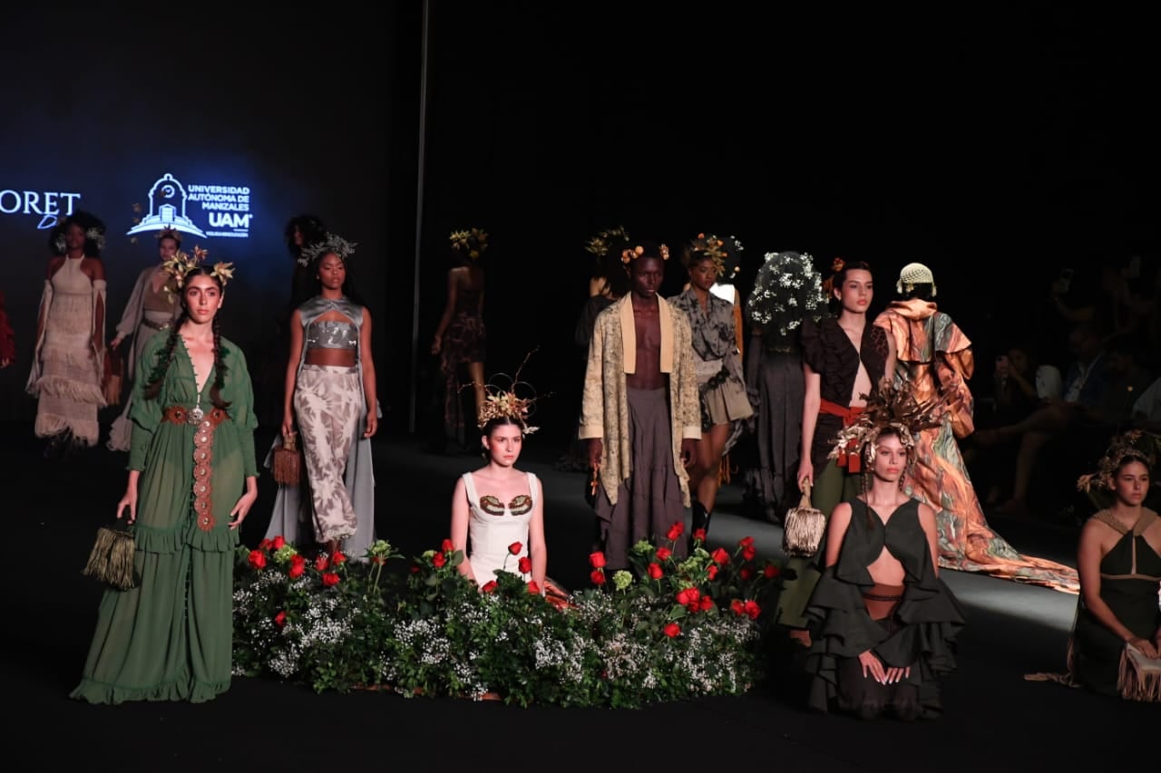 En el centro de eventos valle del pacifico se realizó el desfile que contó con uno de ellos en la inclusión.