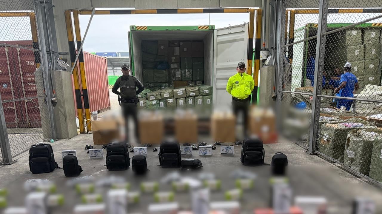 La mercancía llegó a Buenaventura a través de un contenedor.
