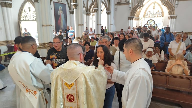 Masiva asistencia a la misa de reconciliación en La Ermita.