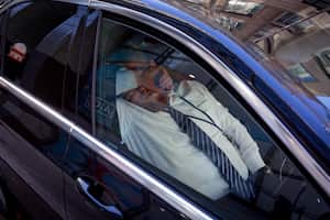 Las personas no deben dormirse en el carro sin las respectivas medidas de seguridad.