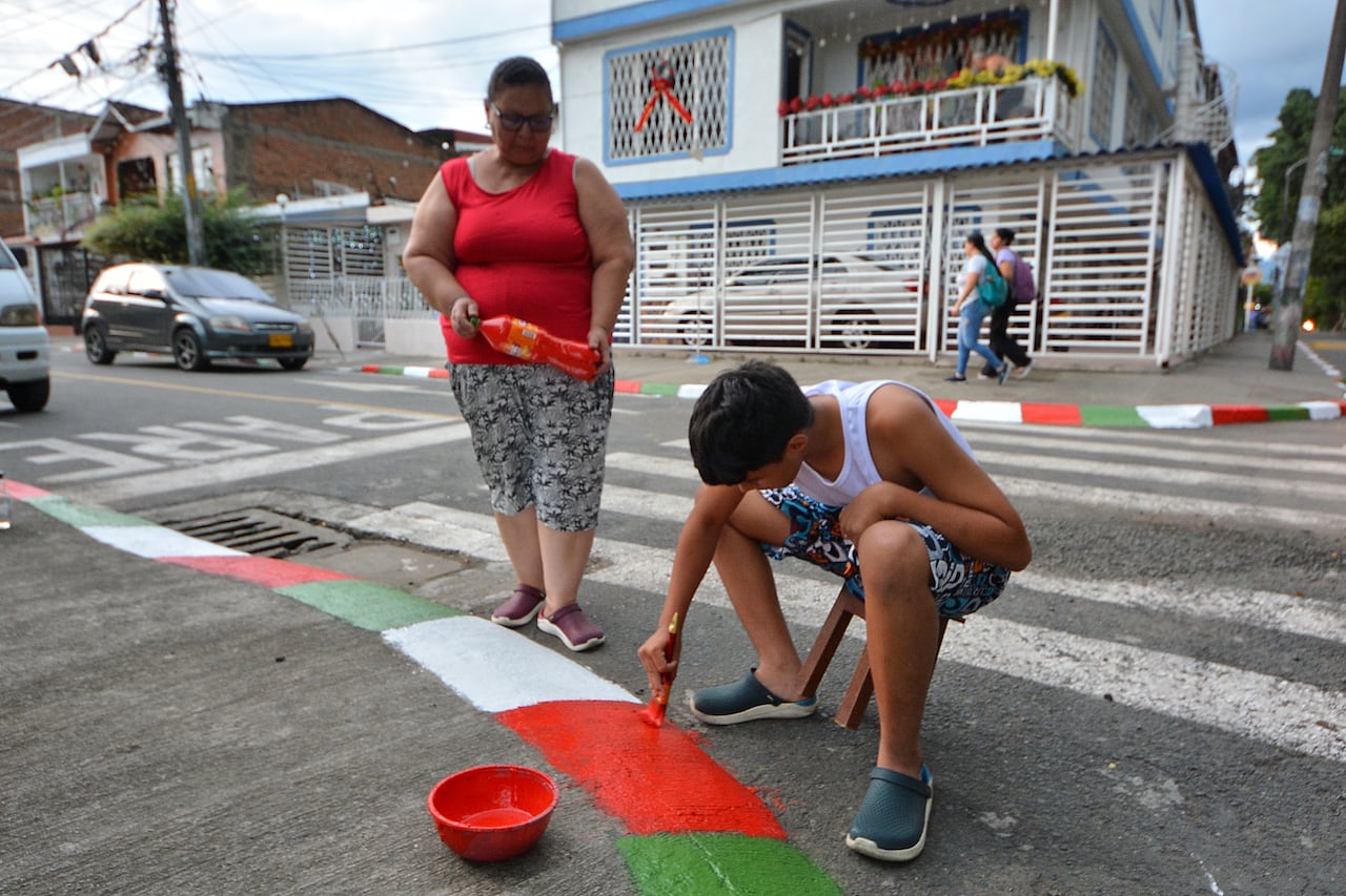 Calles de Cali decoradas por los residentes de la cuadra, para la temporada de diciembre.