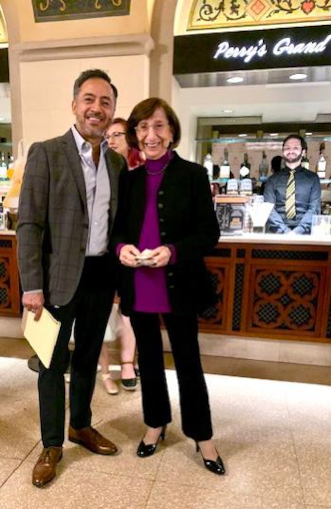 Juan Carlos Peñuela considera a la maestra Gloria Castro como su madrina artística.