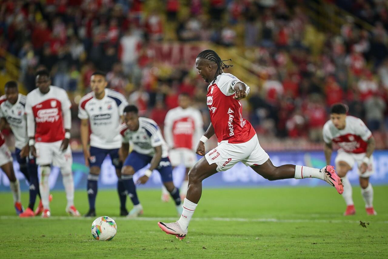 Imagen del partido entre Santa Fe y Medellín por la fecha 14 del primer semestre de la Liga colombiana 2025.