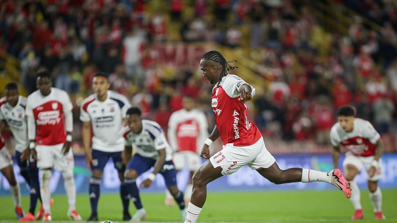 Imagen del partido entre Santa Fe y Medellín por la fecha 14 del primer semestre de la Liga colombiana 2025.