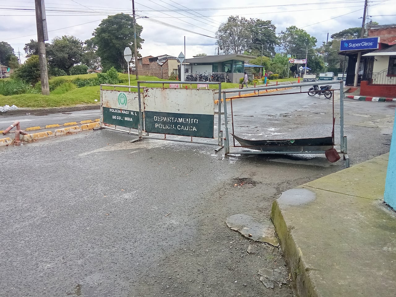 Ya es un constante que tras los recientes golpes militares contra las disidencias de las Farc en el Cauca, las autoridades reforzaron las medidas de seguridad ante posibles retaliaciones de grupos armados ilegales en varios municipios del departamento.