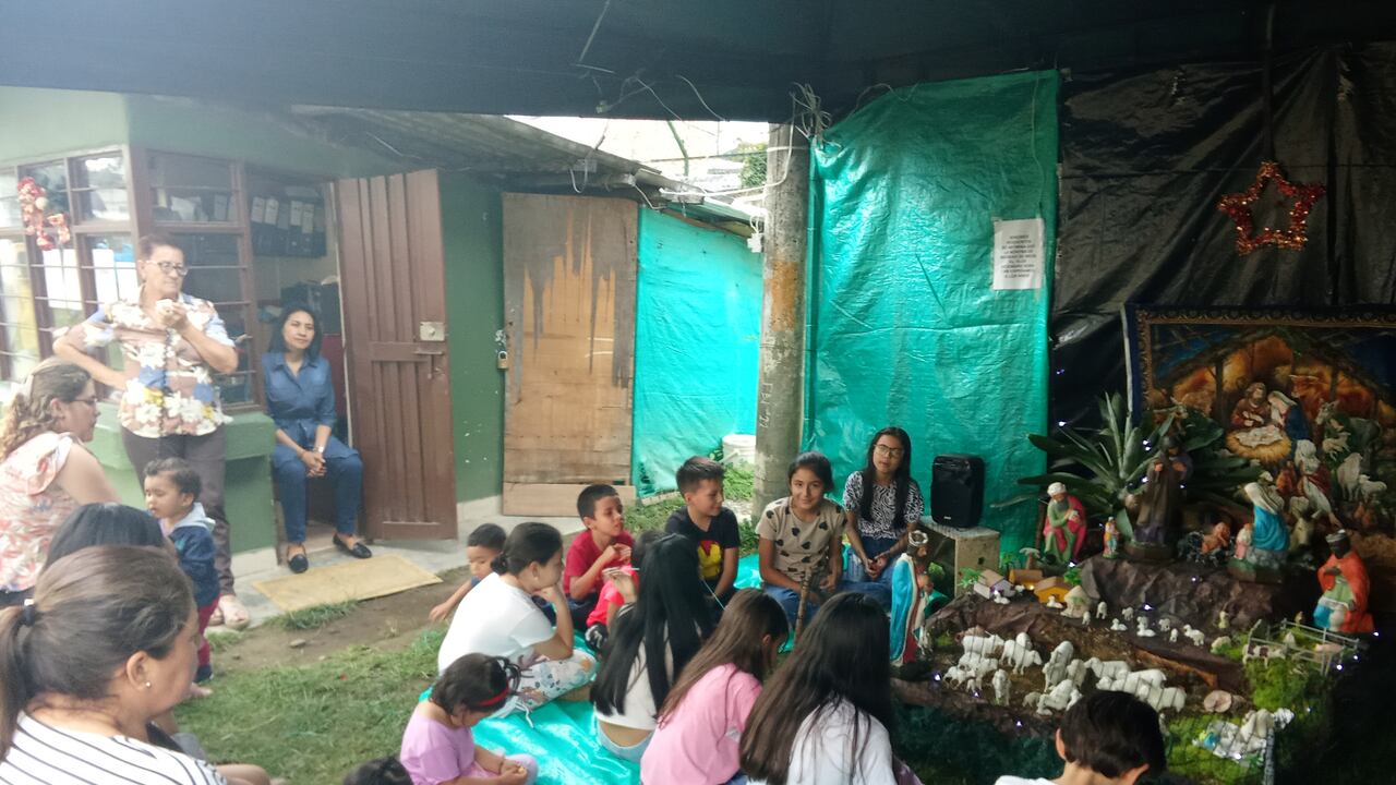 Tras varias semanas de preparación, la administradora de los Bloques de Moscopán y su consejo directivo adelantan la novena con los niños y niñas de los residentes de este conjunto residencial ubicado en la comuna cuatro de la capital del Cauca.