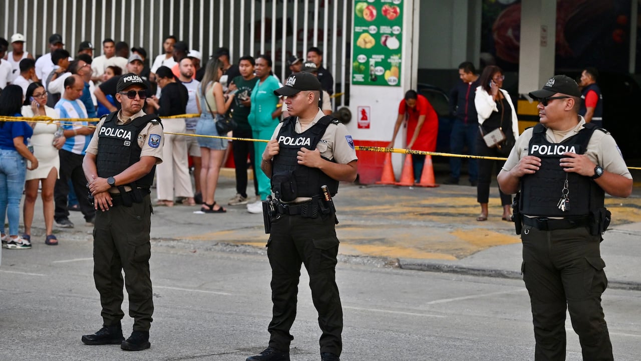 El defensa ecuatoriano Mario “Pitbull” Pineida, de 33 años y jugador del Barcelona de Guayaquil, fue asesinado a tiros.
