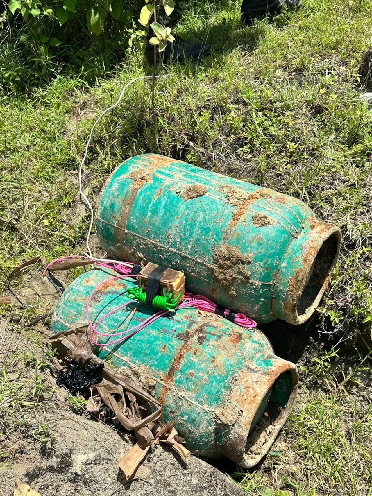 Autoridades atribuyen la instalación de los explosivos al ELN en esta zona del sur del país.
