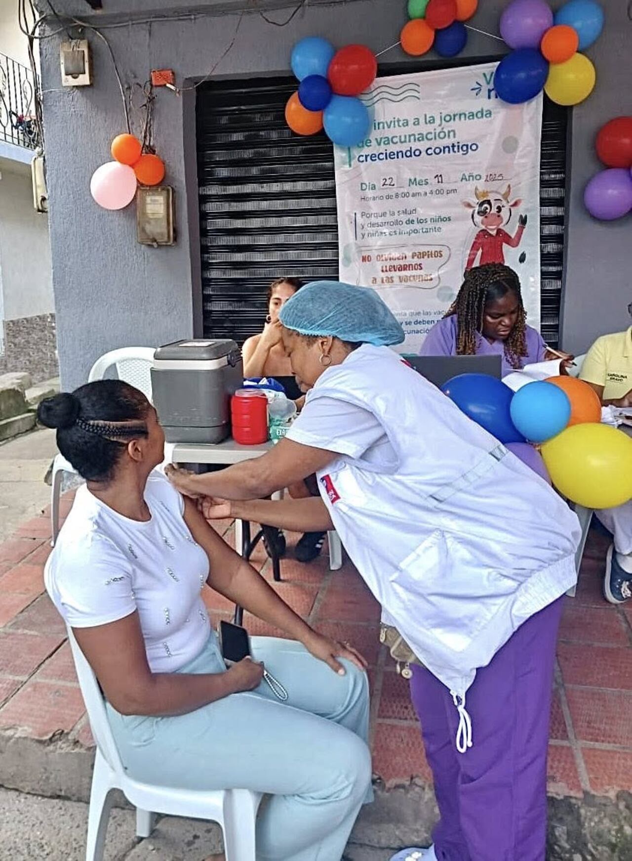 "La vacunación es una inversión en nuestra salud colectiva. Invito a todos a que se informen sobre el calendario de vacunación y a que acudan a los centros de salud para asegurarse de estar al día con sus vacunas", expresó la secretaría de Salud del Cauca, Carolina Camargo.