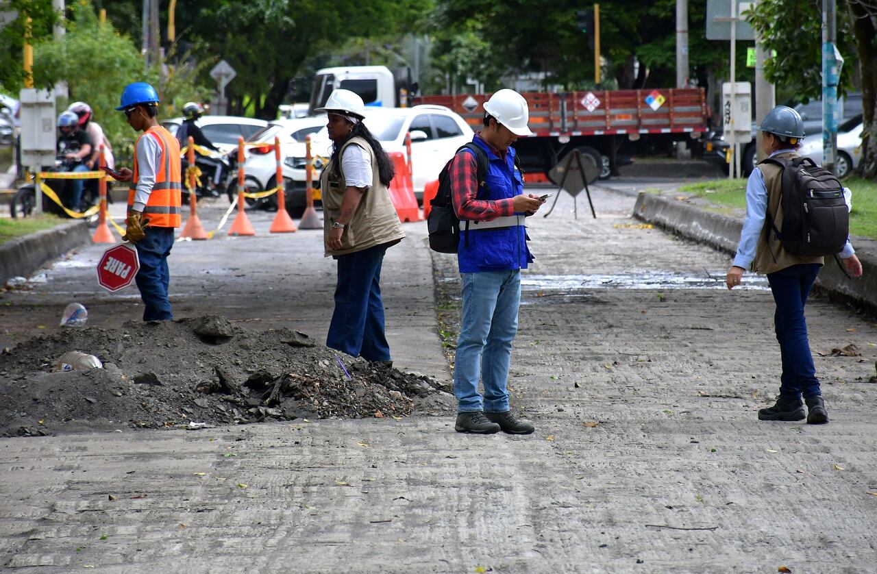 Actualmente en la ciudad la Secretaría de Infraestructura tiene al menos 28 frentes de obra, esto, tras la adjudicación de tres grandes licitaciones por más de 34.000 millones de pesos.El País recorrió con la titular de la cartera, Luz Adriana Vásquez, algunos de estos proyectos para ver sus avances y compromisos con las ciudad