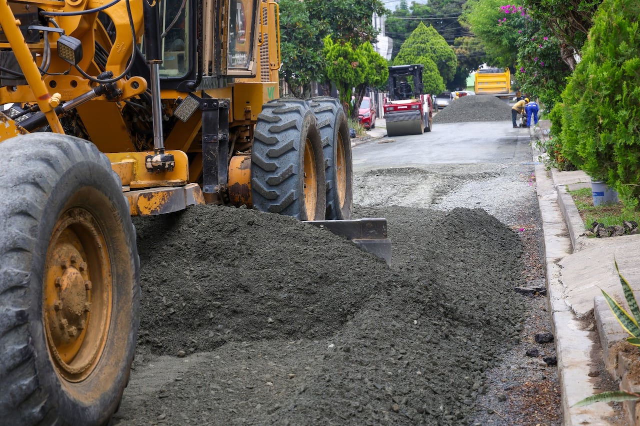 Con los trabajos se busca recuperar vías y mejorar la movilidad en la Comuna 17.