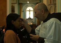 Decenas de feligreses han llegado durante las primeras horas de la mañana para participar de la eucaristía e imponerse la ceniza que da apertura a la cuaresma que culminará con la semana santa.