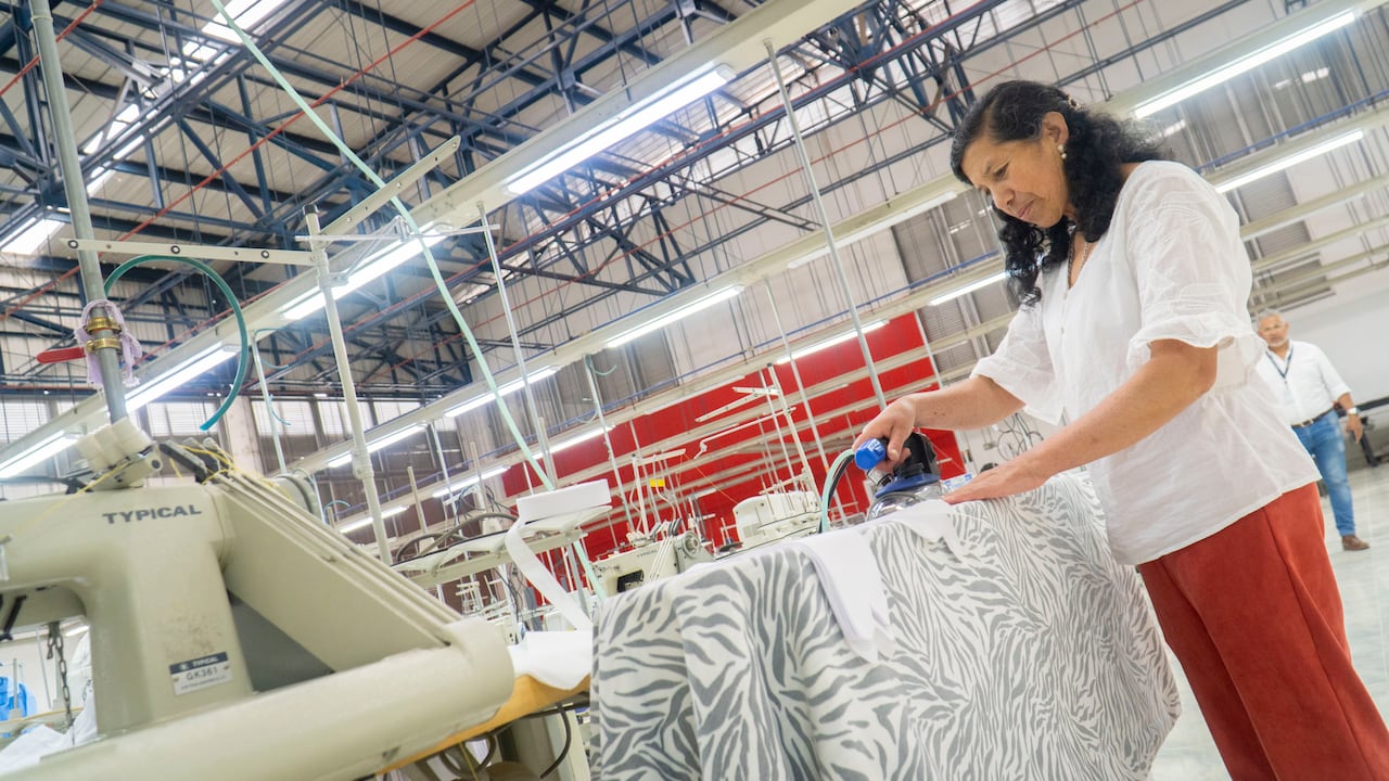 Con el fin de consolidar la articulación productiva, impulsar el sector textil en el ámbito regional y ampliar las alternativas de empleo y formación para la comunidad, las autoridades municipales promovieron un espacio de diálogo y concertación entre empresarios locales y directivos del Centro Industrial y Textil de Popayán.