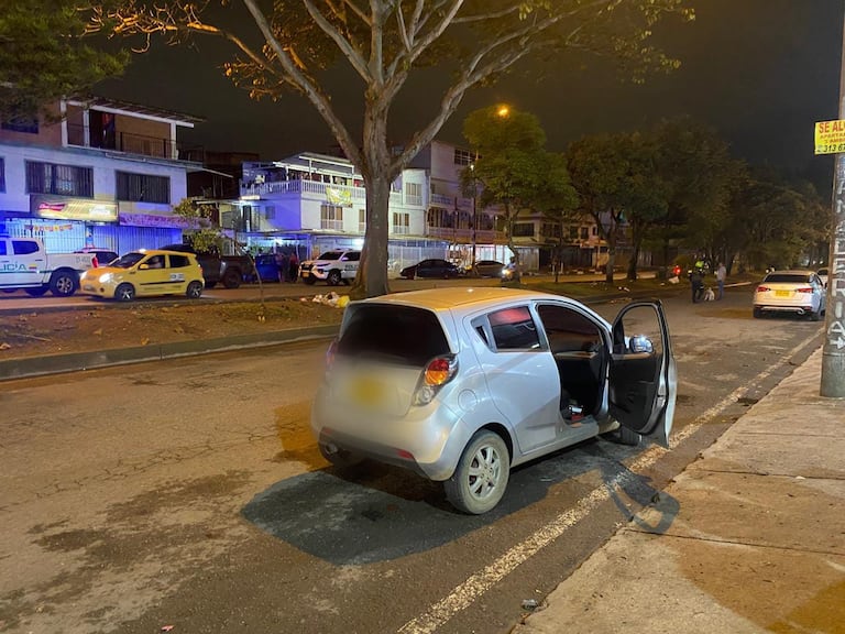 Chevrolet Spark GT en el que viajaban los explosivos incautados.