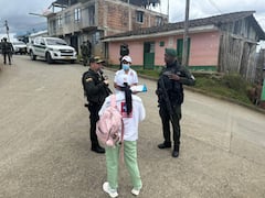 Los policías también apoyan otras entidades y misiones médicas cuando adelantan trabajos sociales con las comunidades.