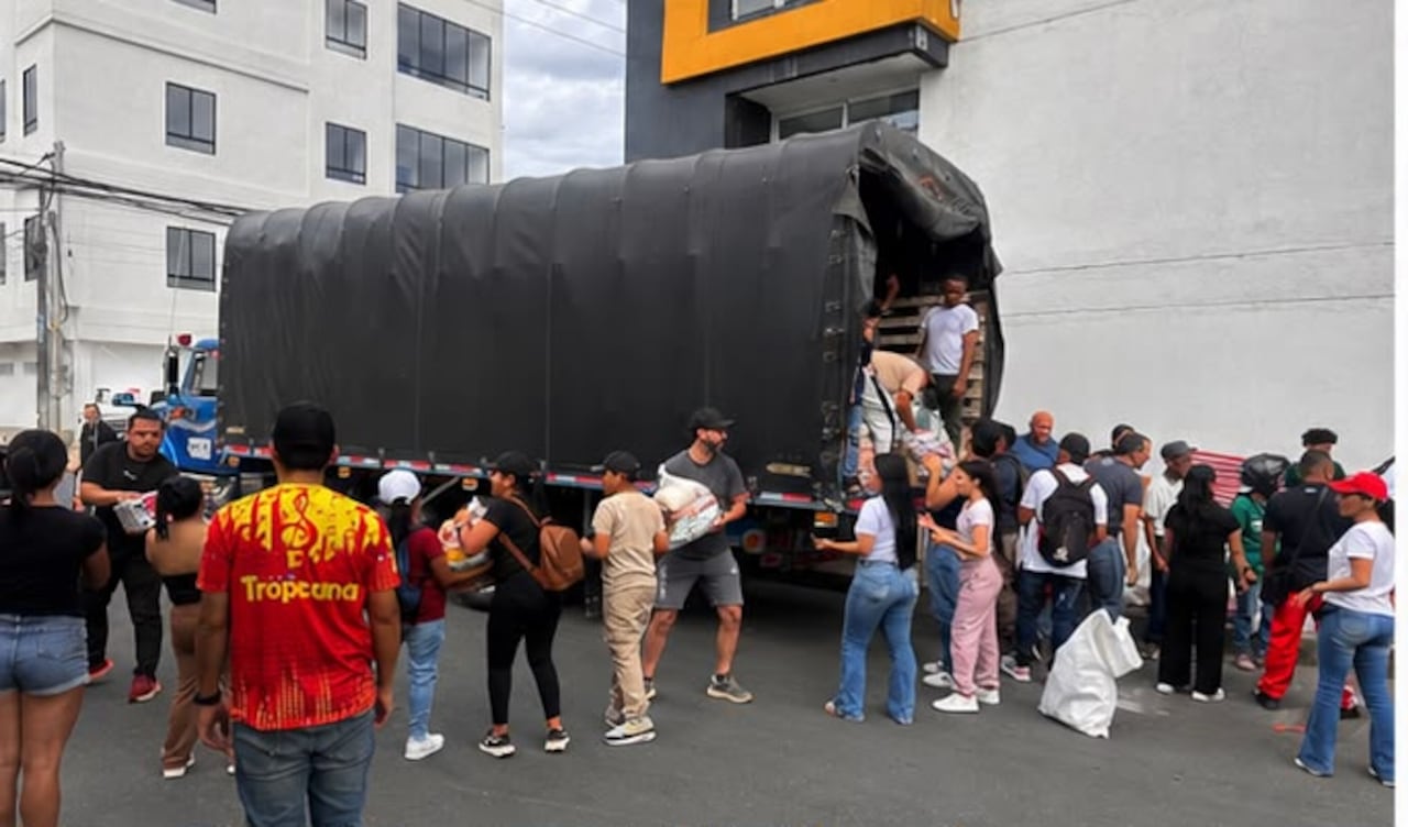 : Bajo el liderazgo de las emisoras Tropicana, Bésame y Caracol Radio, cientos de ciudadanos de Popayán acudieron al llamado solidario, logrando recolectar 15 toneladas de ayudas para los damnificados del terremoto.