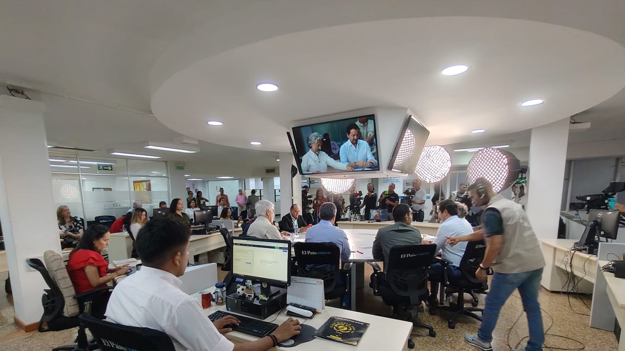 Instalación de la mesa de debate del conversatorio El Suroccidente Elige.