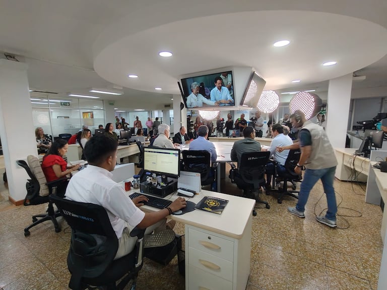 Instalación de la mesa de debate del conversatorio El Suroccidente Elige.