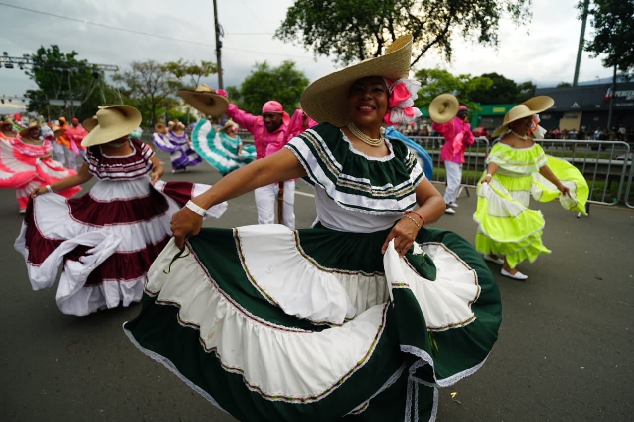 Postal del desfile de la Fiesta de Mi Pueblo de la Feria de Cali 2025, en la tarde de este viernes 26 de diciembre.