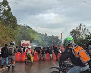 La mortal emergencia sucedió alrededor de las 5:40 de la madrugada de este martes 1 en la vía Panamericana, a la altura del municipio de Piendamó, Cauca.