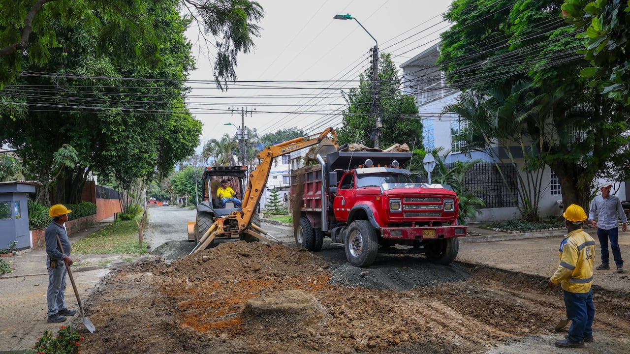 Un total de 7 tramos de la Comuna 17 de Cali, están siendo rehabilitados, para mejorar la movilidad en esta zona del sur de la ciudad.