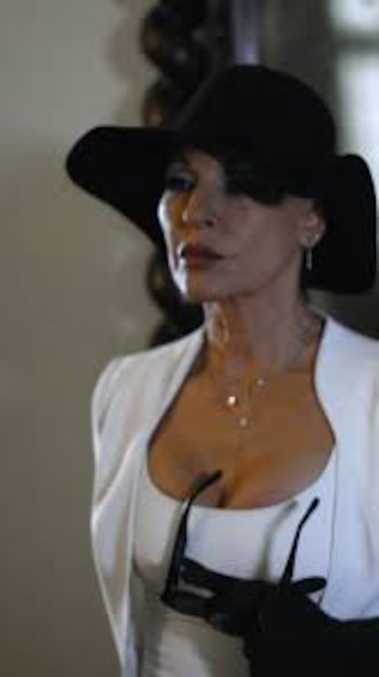 Amparo Grisales actúa en Reflejos, una película de terror psicológico.