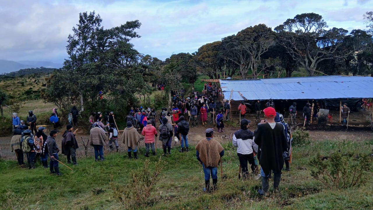 Comunidades indígenas Misak y Nasa protagonizaron fuertes enfrentamientos en zona rural de Silvia, Cauca, en medio de una disputa territorial ancestral.