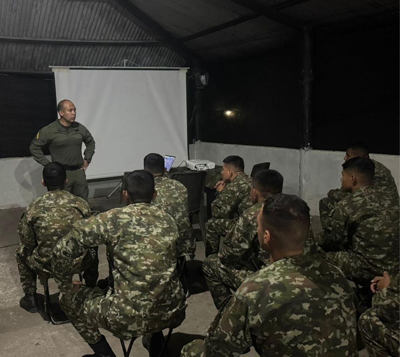 Los integrantes de la Sijín de la Policía apoyaron la coordinación de este operativo contra las redes del narcotráfico que están al servicio de este grupo armado al margen de la ley.