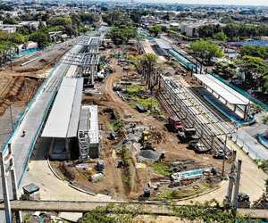 Con la reactivación del sector de la construcción, algunas obras públicas de infraestructura iniciarán labores como esta (foto) la de la Troncal Oriental del MÍO, sobre la Autopista Simón Bolívar.