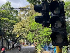 En varios sectores en los que hay semáforos dañados suelen hacer presencia algunos reguladores de tránsito, pero la realidad es que hay muchos momentos del día en los que esta labor no es prestada, aumentando el riesgo de que se presente un siniestro.
