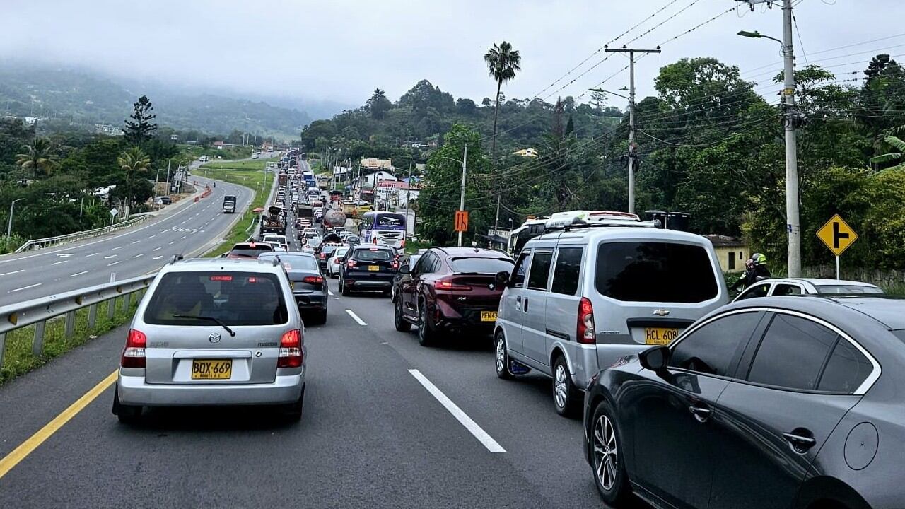 Gran aforo de vehículos se registra en el retorno en la vía Bogotá - Girardot.