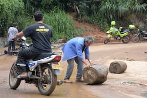El Alcalde de la ciudad Alejandro Eder estuvo en diferentes puntos, revisando los daños ocasionados por las fuertes lluvias del pasado miércoles en Santiago de Cali.