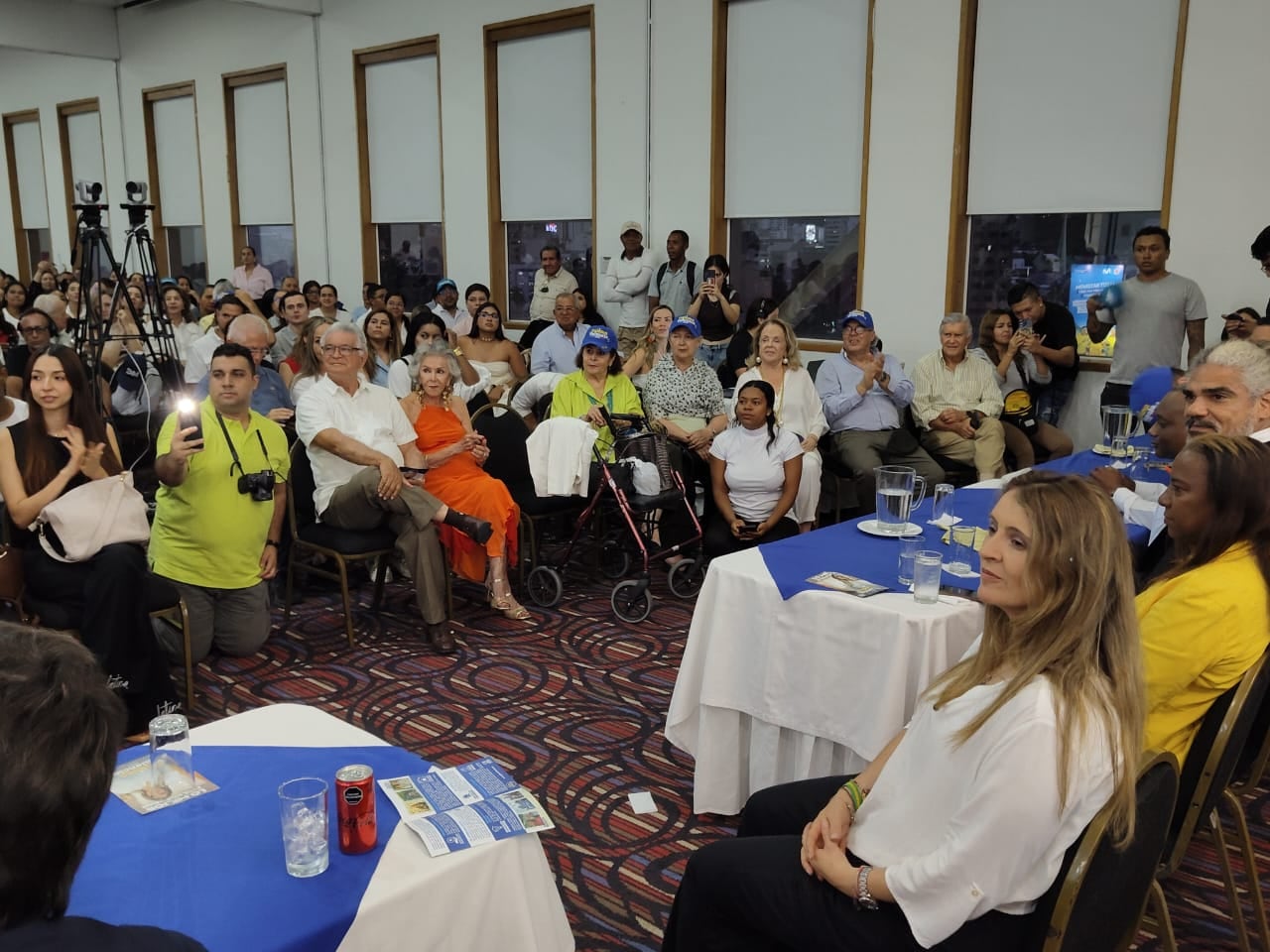 La senadora Paloma Valencia sostuvo un encuentro con militantes y dirigentes del Centro Democrático en Cali.