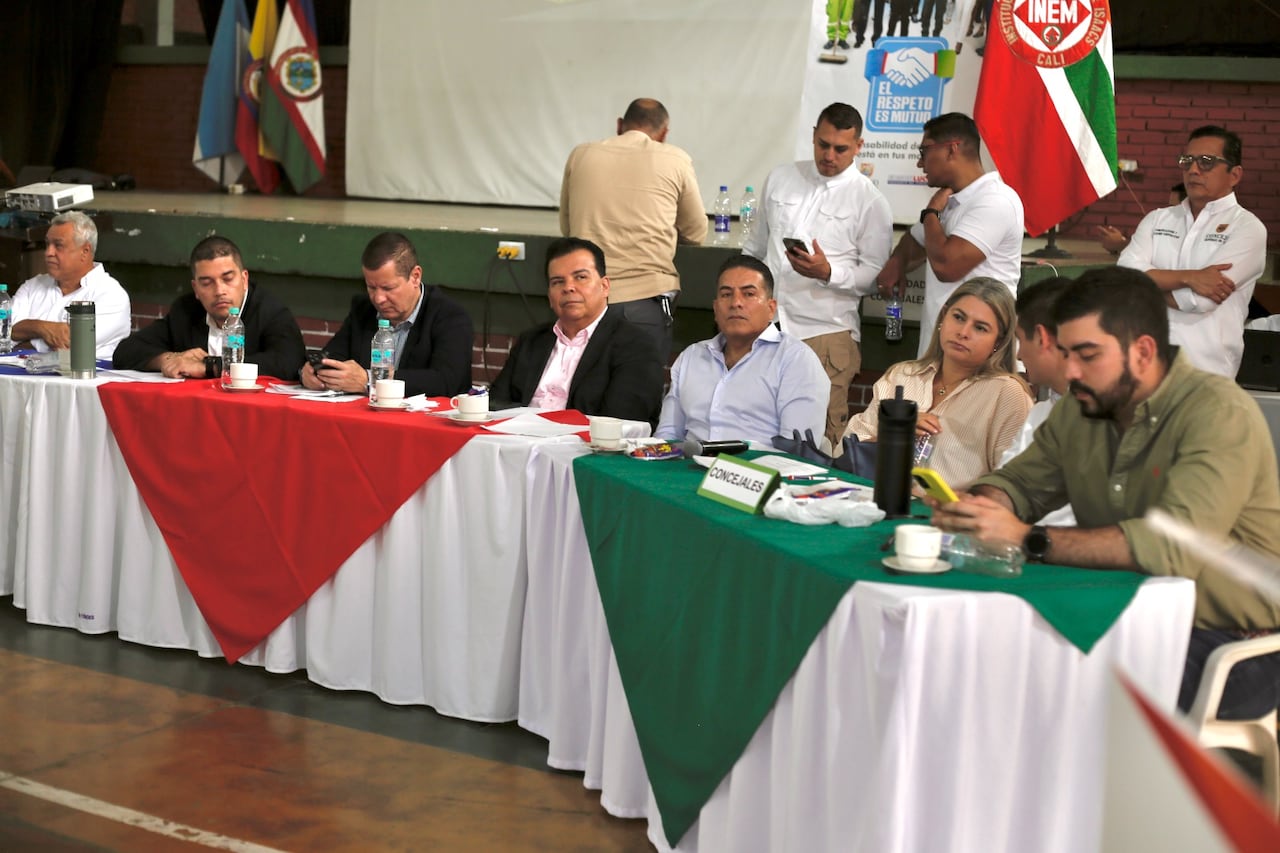 Los concejales hicieron presencia en el colegio Inem.