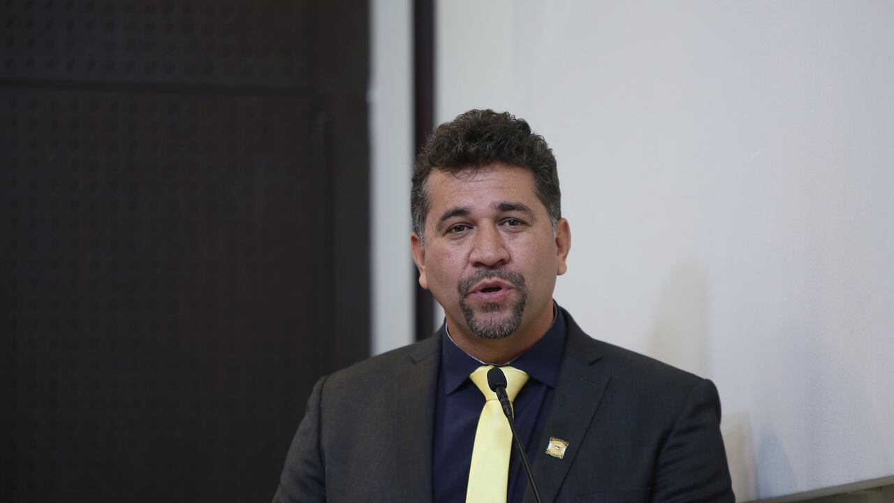 León Fredy Muñoz Lopera es un político y licenciado en educación colombiano. Se desempeña como embajador de Colombia en Nicaragua.
